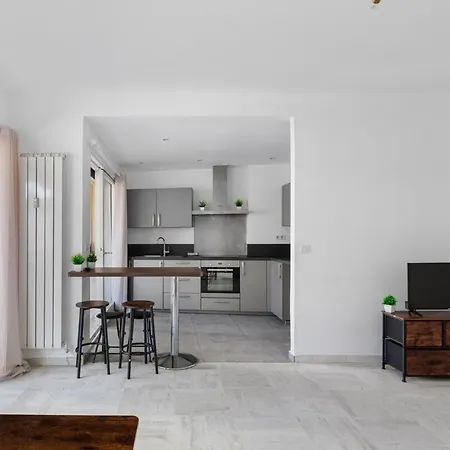 La Pinede Centre Juan Les Pins, 100m Des Plages Apartment
